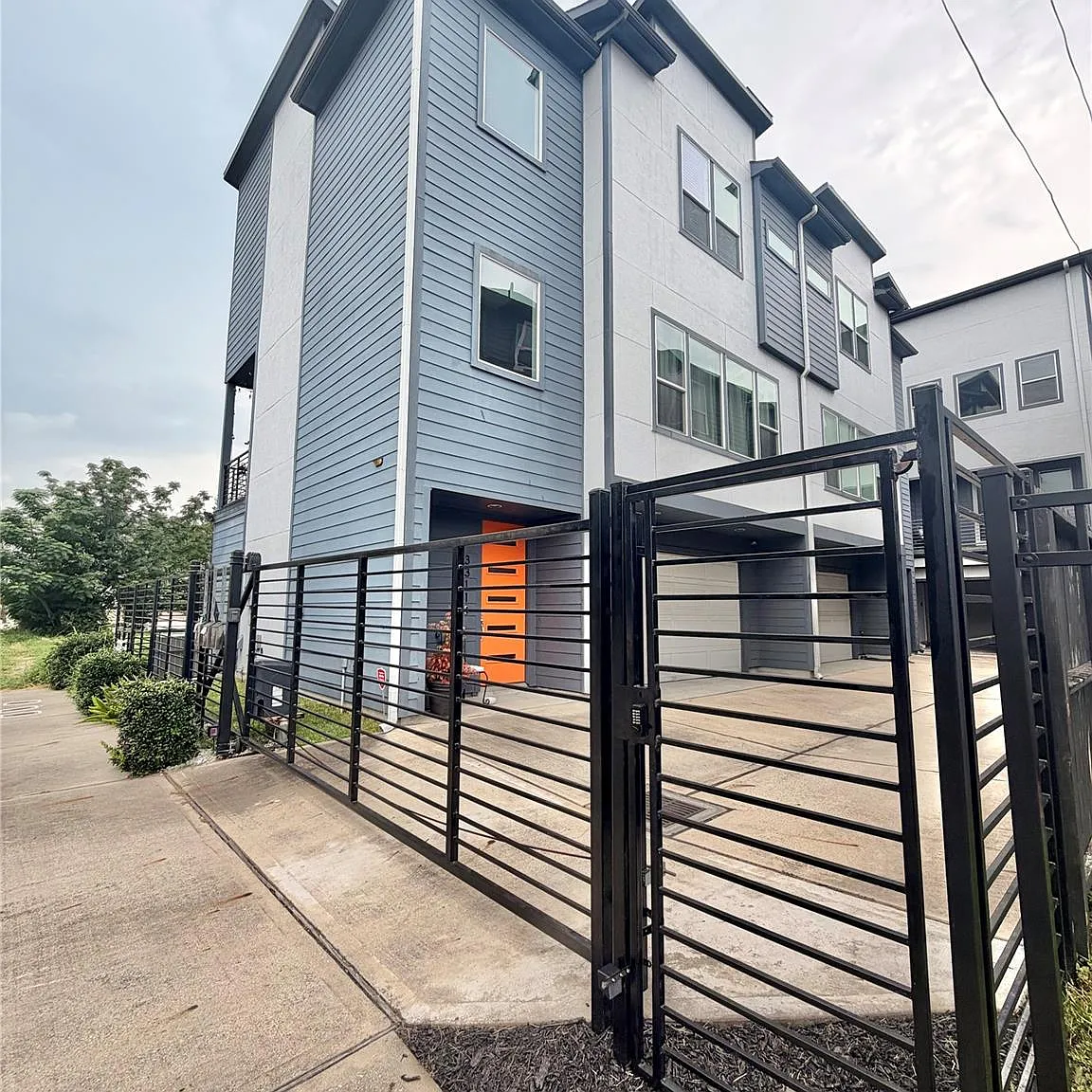 3 bed, 3.5 bath, 2052 sqft, $2,700 — Photo 1