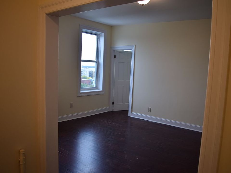 1st image of 157 Daniel Low Ter APT 1A