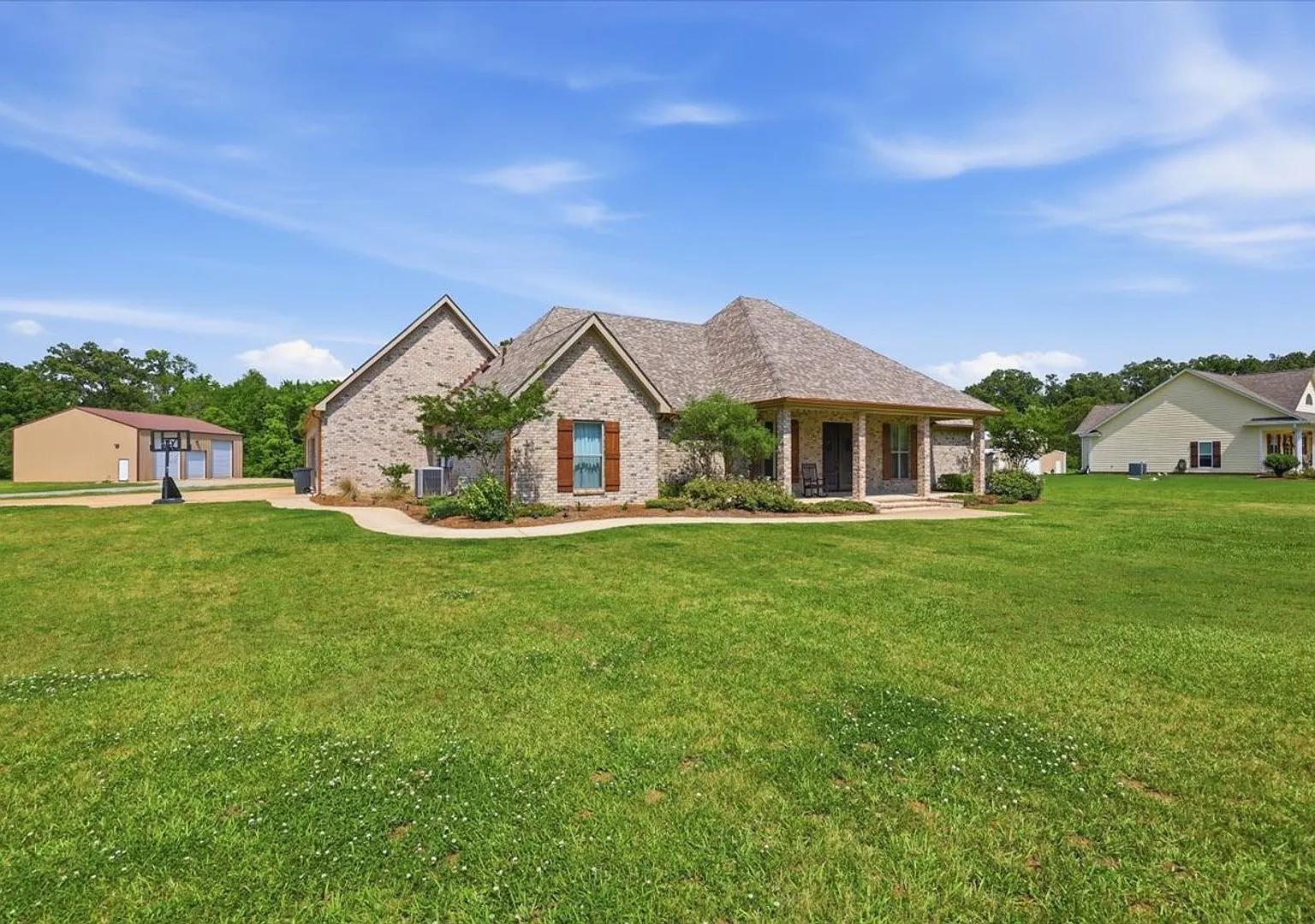 Fully Furnished Luxury Executive Estate on 4.3 Acres in Brandon Private, Custom Home with Premium... — Photo 4