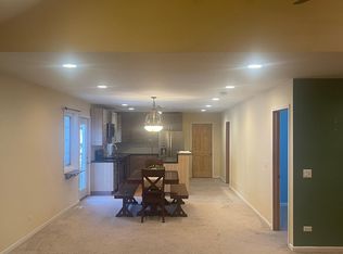 1212 S Oplaine Rd, Gurnee, IL 60031