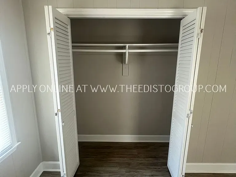 982-996 Hampton Dr NW — Photo 18