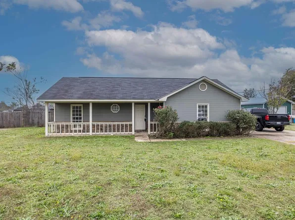 126 Owens Rd, Fort Mitchell, AL 36856