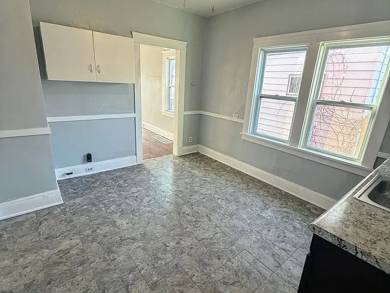 951 Royal Rd — Photo 31