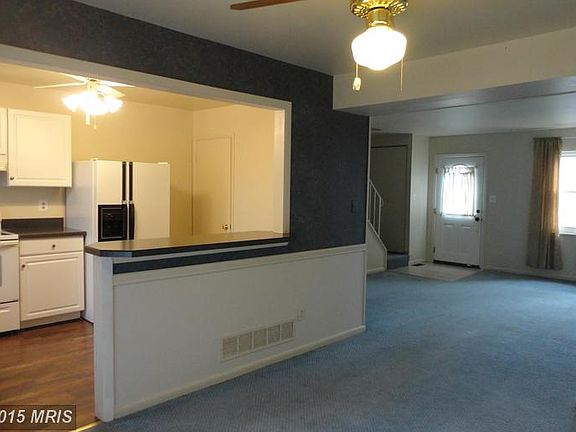 View into Living Rm from DR