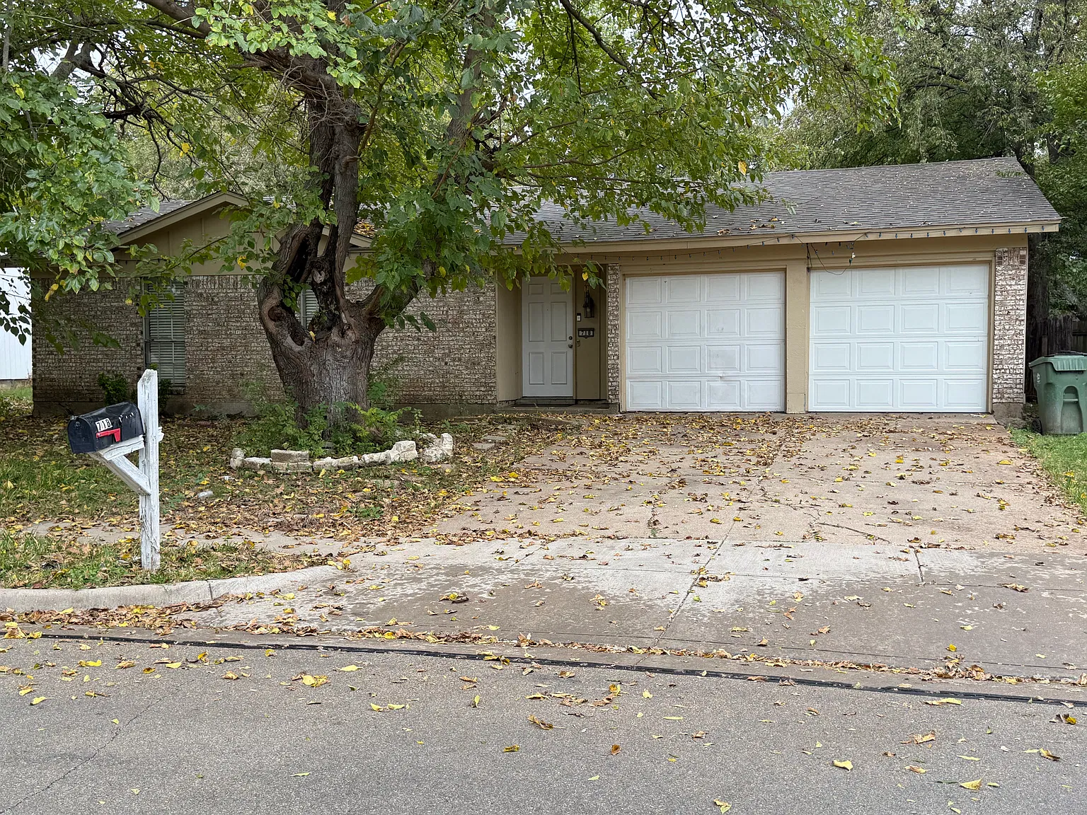 3 bed, 1.5 bath, 1138 sqft, $1,950 — Photo 3
