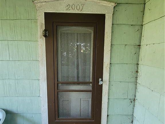 2nd image of 2007 Buckland Ave