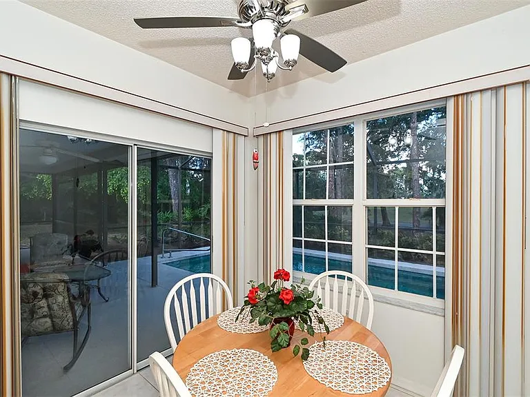 3866 Surrey Ct — Photo 21