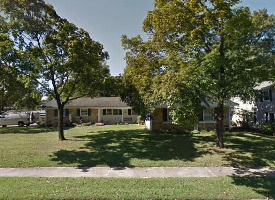 Beautiful Single Family Home on corner lot off of Crofton Parkway!