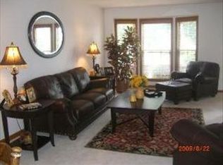 675 Cutter Ln, Elk Grove Village, IL 60007