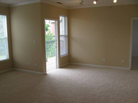 Dinning Area / Balcony