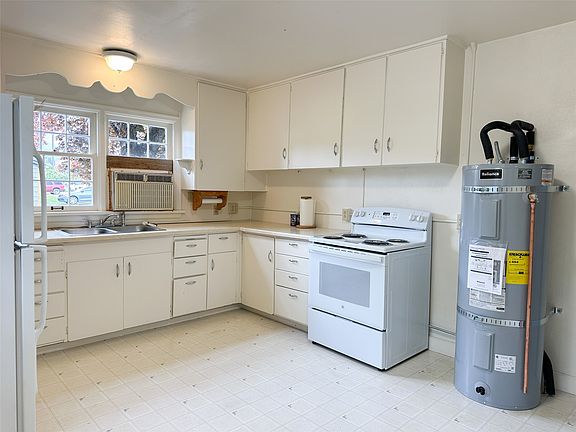 3rd image of 1119 Maiden Ln