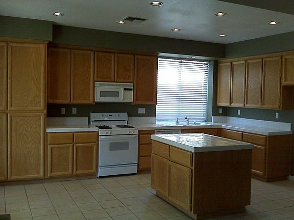 3rd image of 124 Clearwater Ct