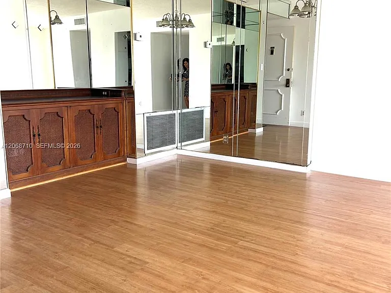 4400 Hillcrest Dr #408B — Photo 11