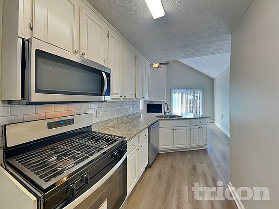5th image of 1761 Silver Leaf Ct SW