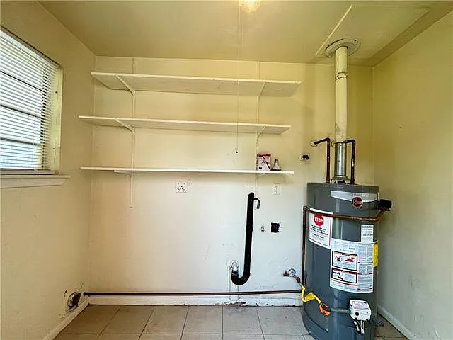 583 Delmar St — Photo 12