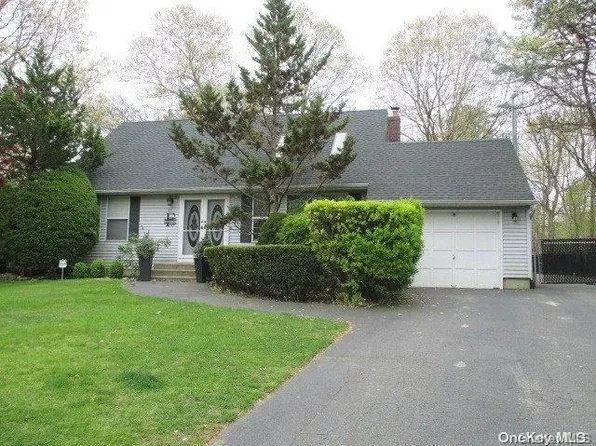 46 Beacon Street, Shirley, NY 11967
