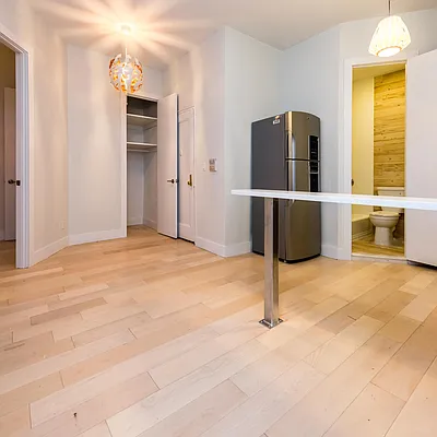 Rented by Nooklyn NYC LLC | media 19