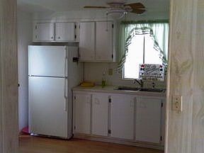 4th image of 3226 Country Ln