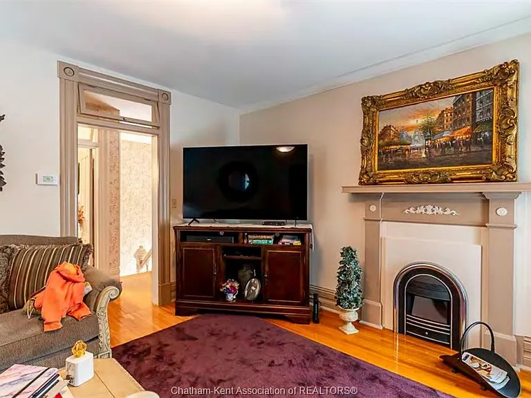 374 King St W — Photo 7