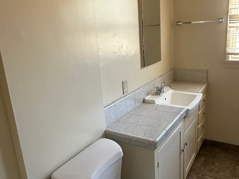 153 E Pasadena St — Photo 3
