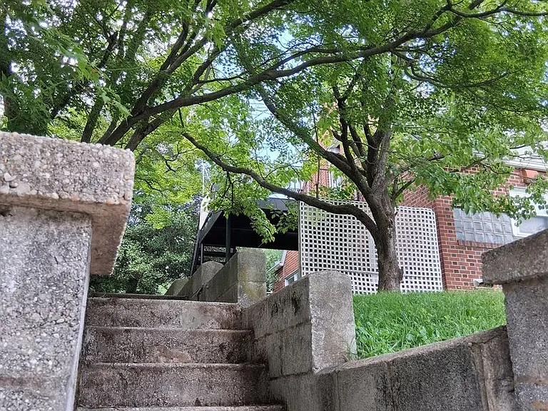 172 E Green St #B — Photo 3