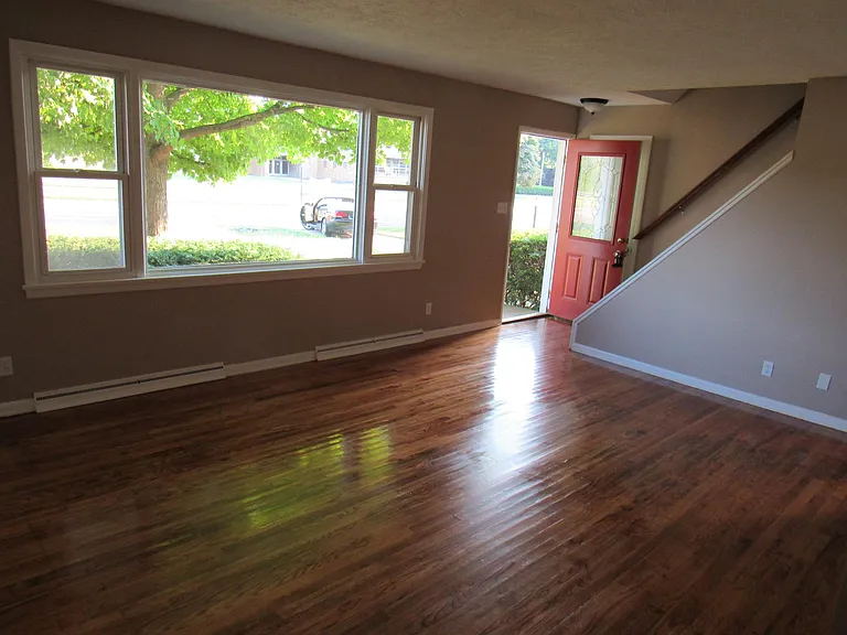 619 Mull Ave — Photo 2