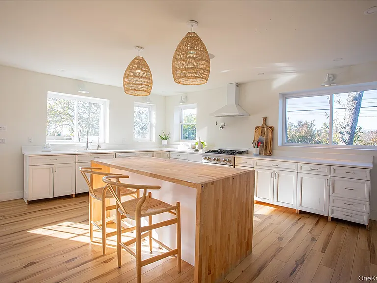 2175 Bay Blvd — Photo 4