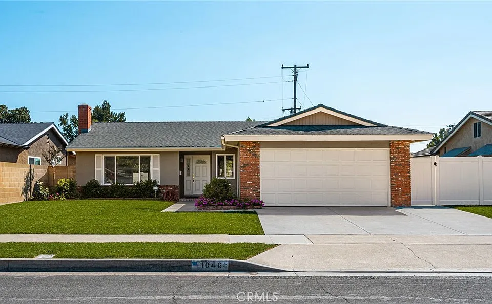 1046 E Chalynn Ave