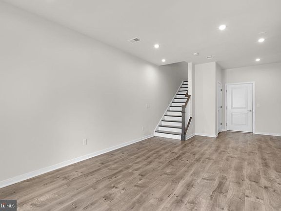 5th image of 2604 Loganberry Dr