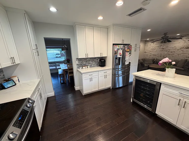 8907 SW 49th Ct — Photo 8