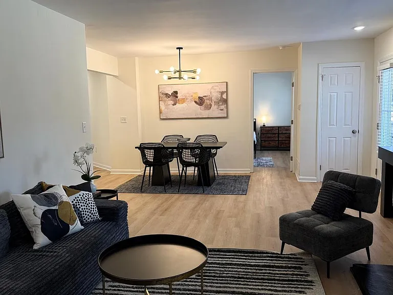 Venetian Dr SW — Photo 5