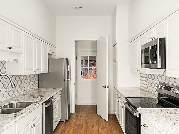 3rd image of 14 Westridge Dr