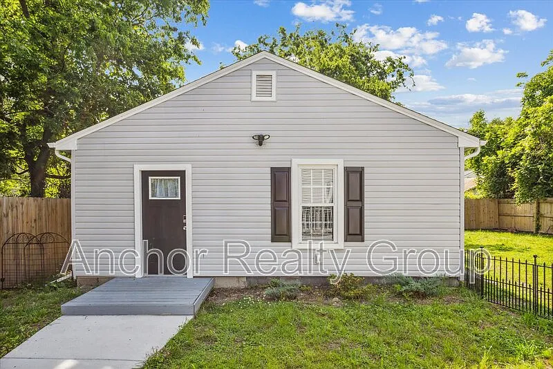 250 N 4th St #2