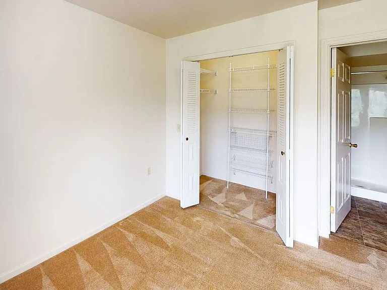Orchard Lakes Apartments — Photo 21