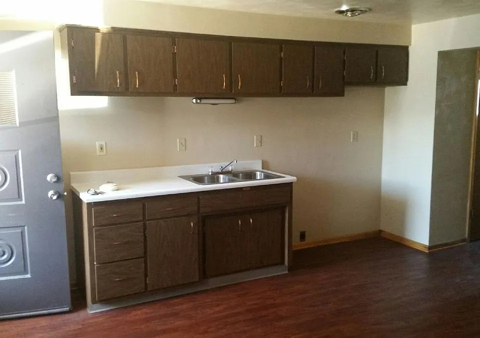 215 E College St #13