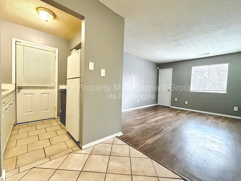 4651 Royal Ridge Dr #8 — Photo 7