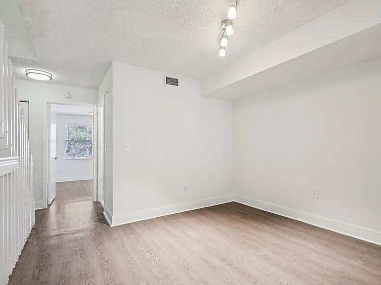 Windsor Castle Townhome Community — Photo 123