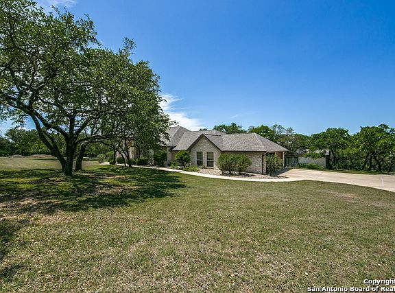3rd image of 630 Hidden Oaks Dr