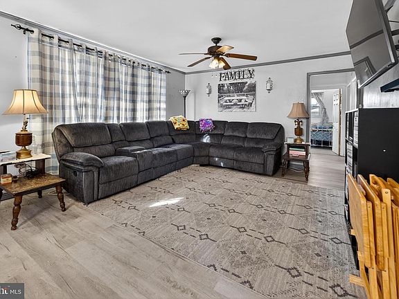 4th image of 2039 Bangor Ave