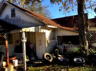 715 N Magnolia St, Highlands, TX 77562