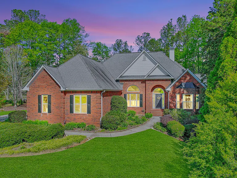 140 Lake Park Ct — Photo 1