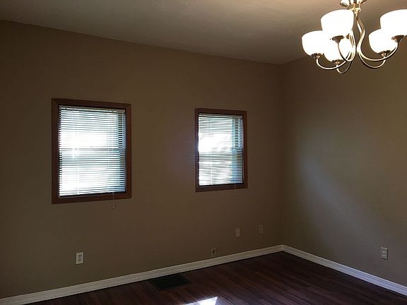 5th image of 150 N Ashland Ave