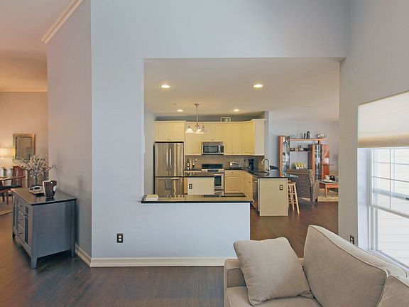 2nd image of 27 Hollow Ln