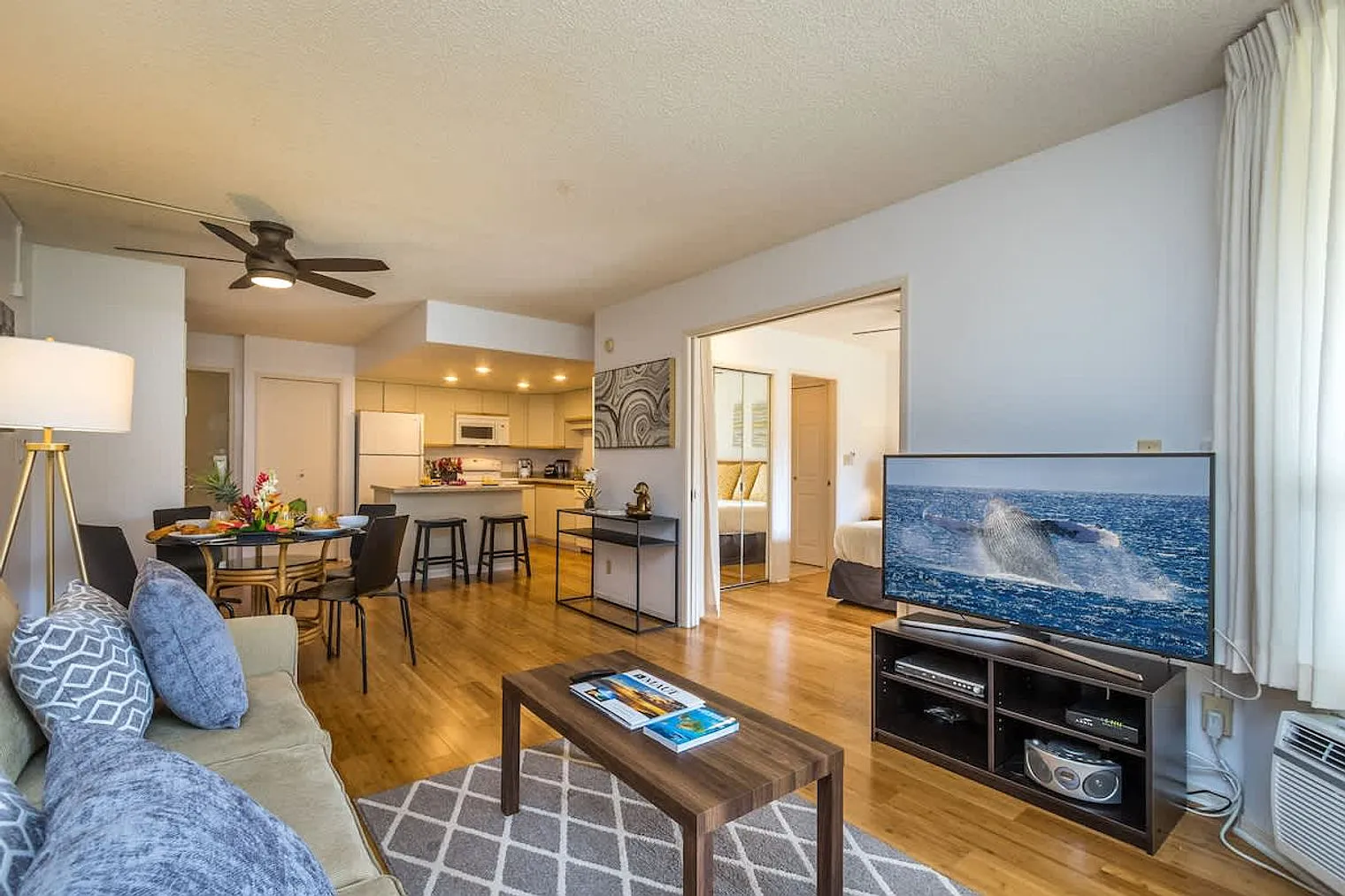 1 bed, 1.0 bath, 968 sqft, $8,339 — Photo 2