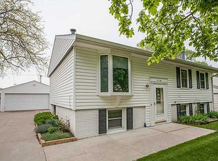 3108 Chapel Dr SW, Cedar Rapids, IA 52404