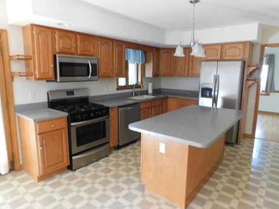 2nd image of 12 Willowdale Dr