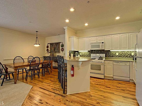3rd image of 146 Gleneagle Ct Unit 302