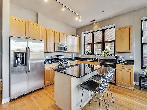 4th image of 2 S Leavitt St Unit 204