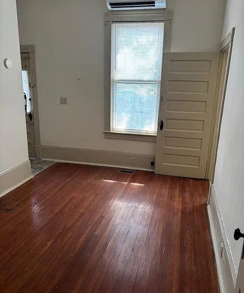 112 W Calhoun St — Photo 1