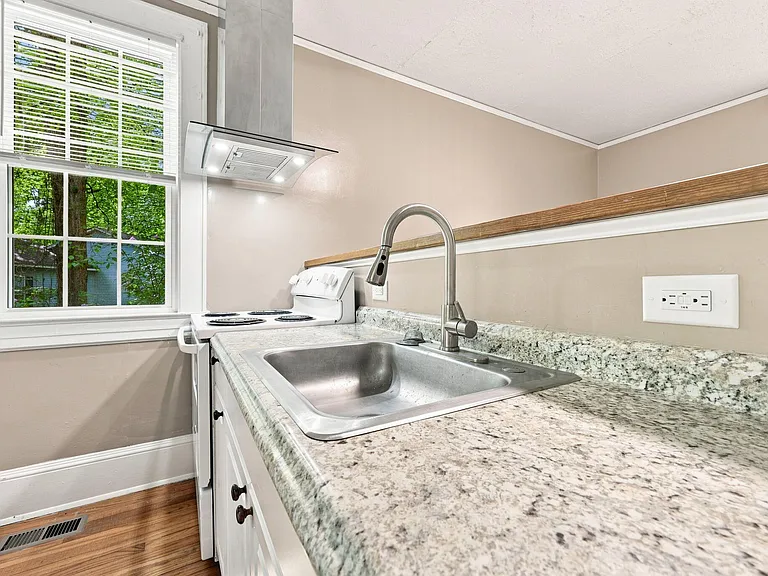 407 Coolidge St — Photo 11